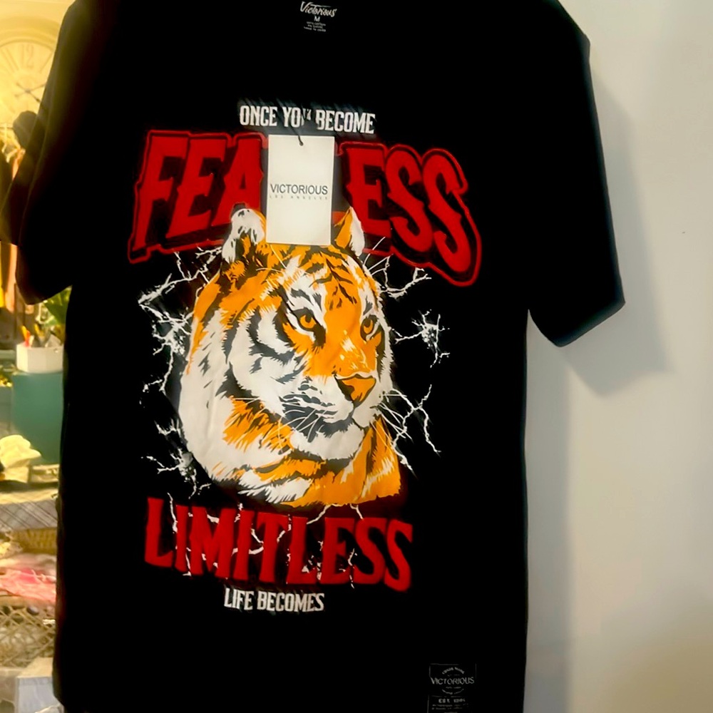 NWT, Victorious Black Fearless Graphic T-Shirt, size Medium - Picture 5 of 5